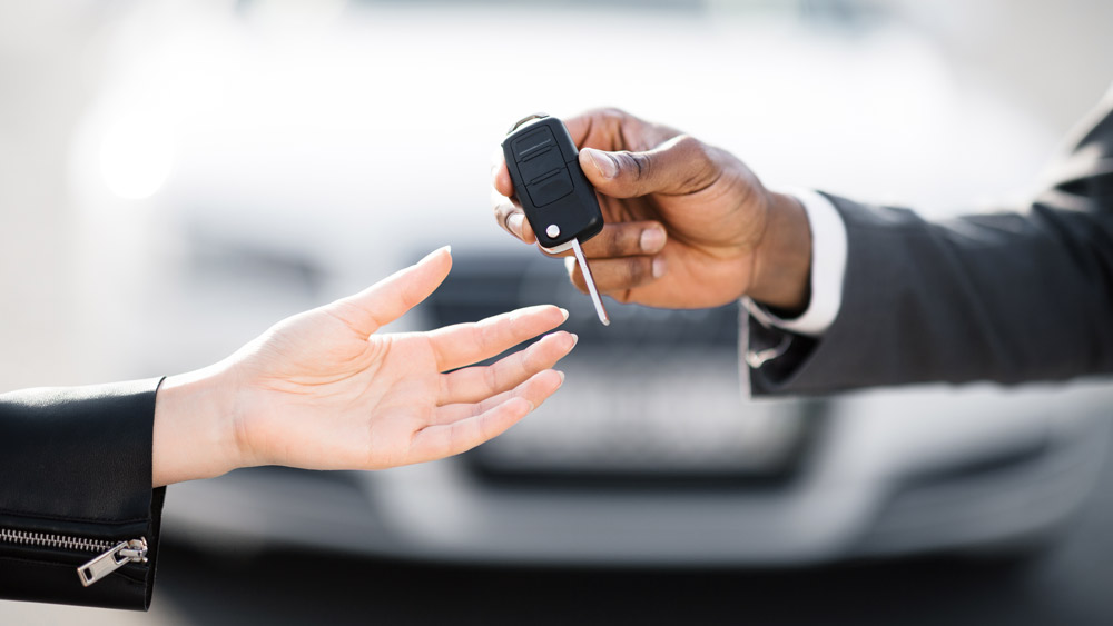 Cómo reclamar indemnización al cartel de coches con un perito