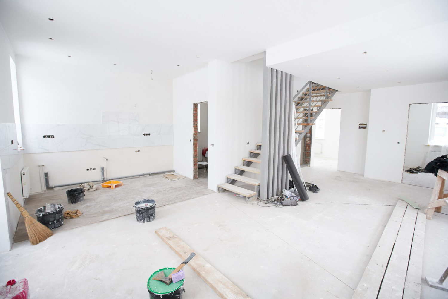 ¿Tu vecino ha hecho obras y ha dañado tu vivienda? Así puede ayudarte un perito arquitecto