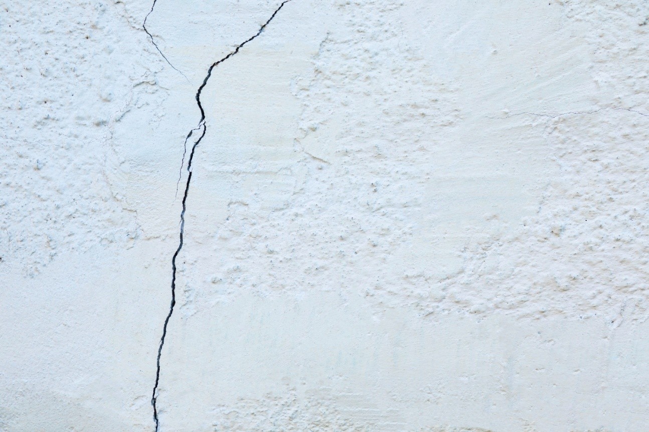 ¿Grietas en casa? Identifica daños estructurales y actúa a través de un perito arquitecto experto en edificación.