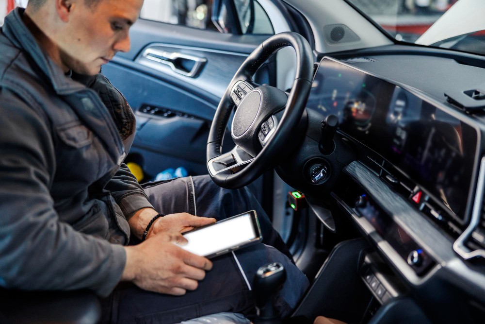 ¿Cómo saber si un coche de ocasión tiene los kilómetros bajados? Guía práctica para detectar un posible fraude