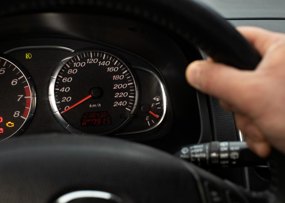 ¿Cómo saber si un coche de ocasión tiene los kilómetros bajados? Guía práctica para detectar un posible fraude