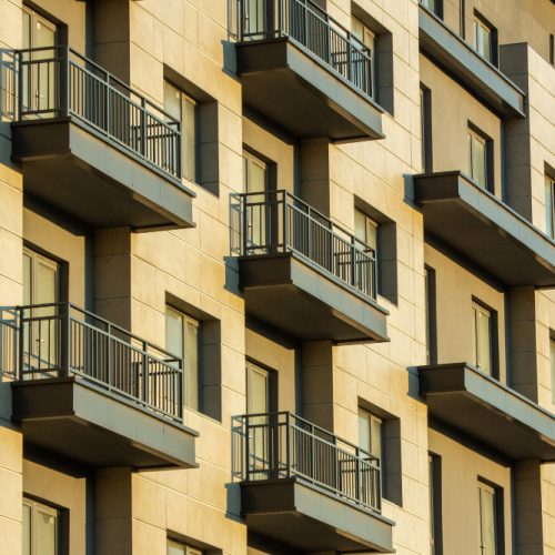 edificio-residencial-ventanas-balcones